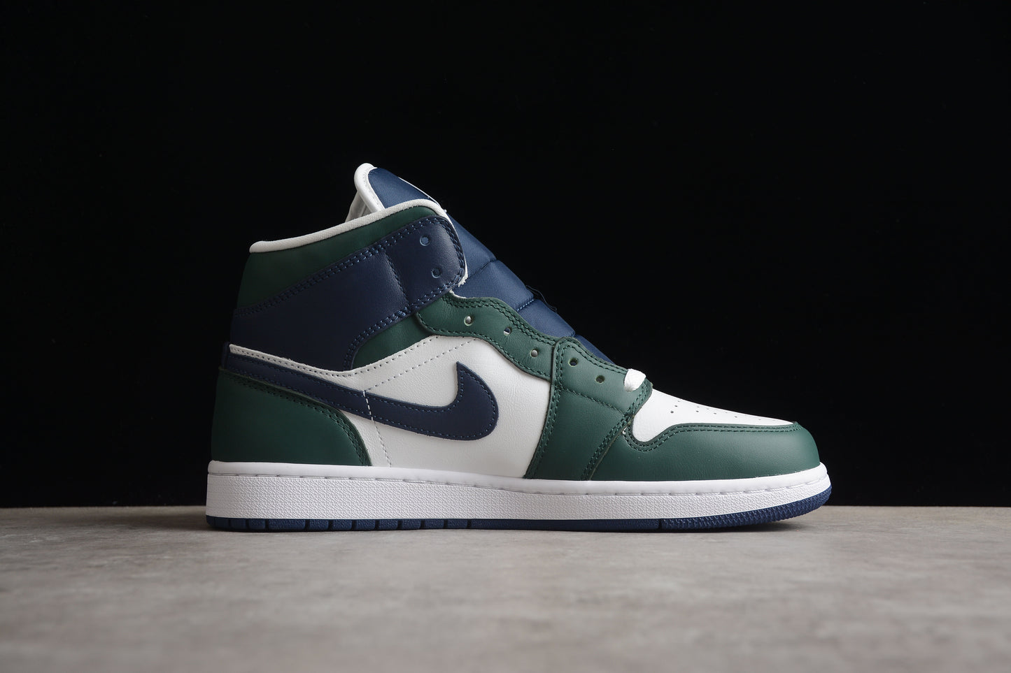 Nike Air Jordan 1 Mid SE "Seahawks"