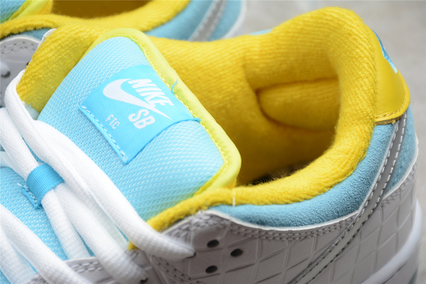 Nike SB Dunk Low FTC "Lagoon Pulse"