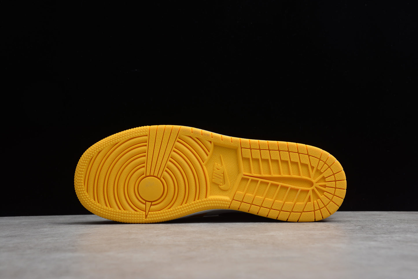 Nike Air Jordan 1 Mid "Lakers" BQ6931-700