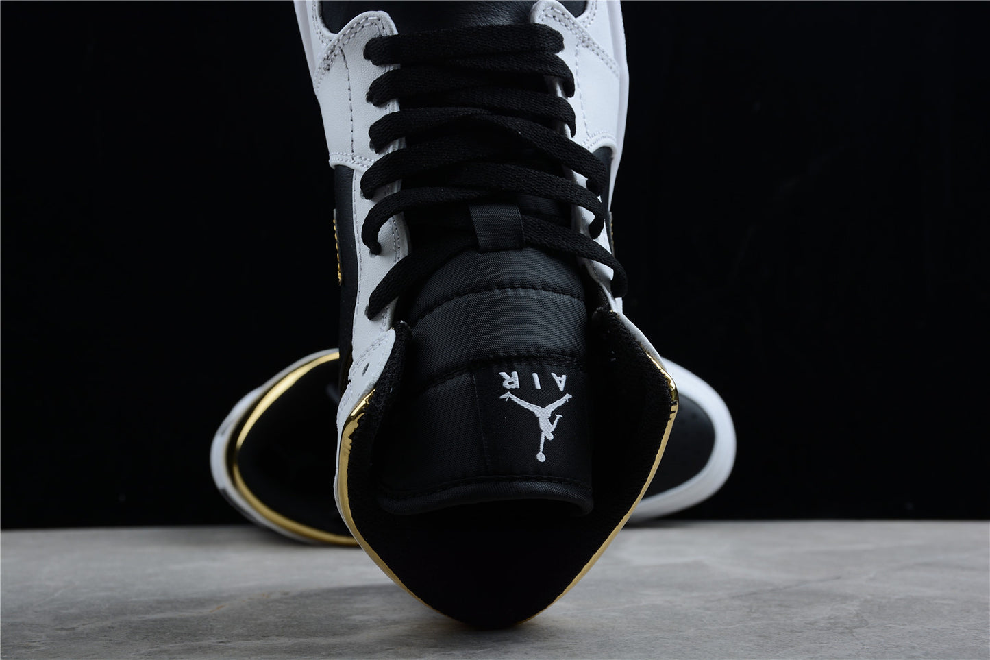 Nike Air Jordan 1 Mid GS White Gold Black