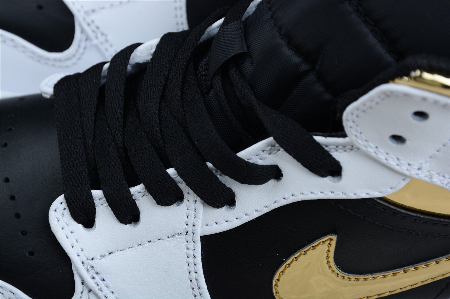 Nike Air Jordan 1 Mid GS White Gold Black