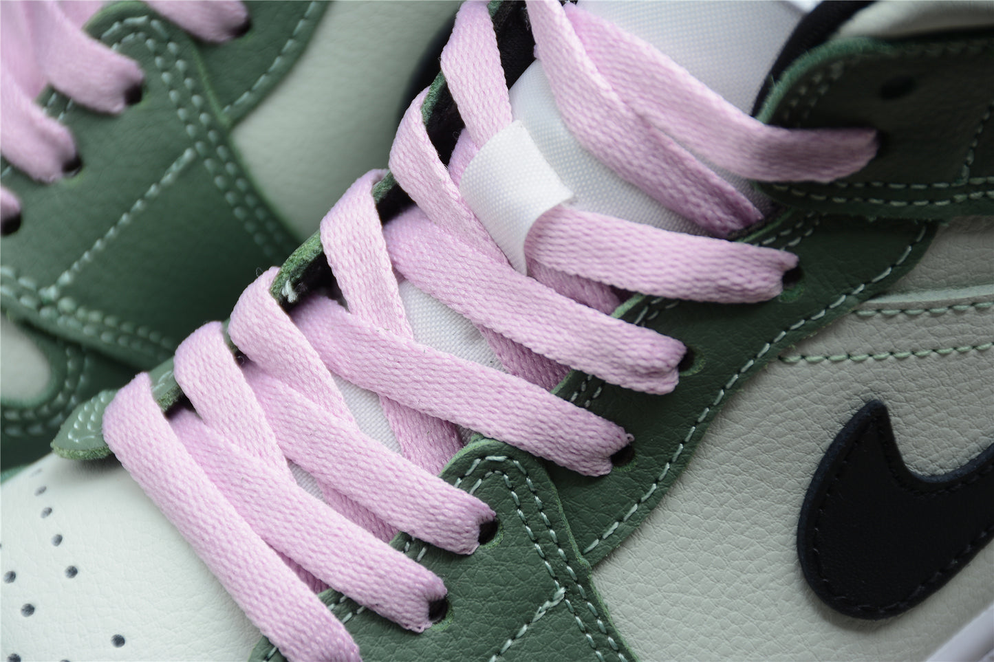 Air Jordan 1 Mid SE "Dutch Green"