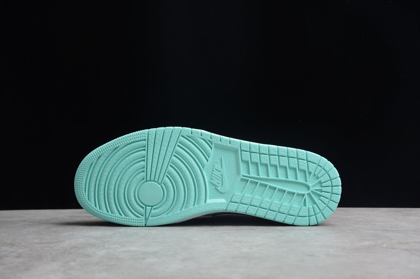 Air Jordan 1 Low SE "Tropical Twist"