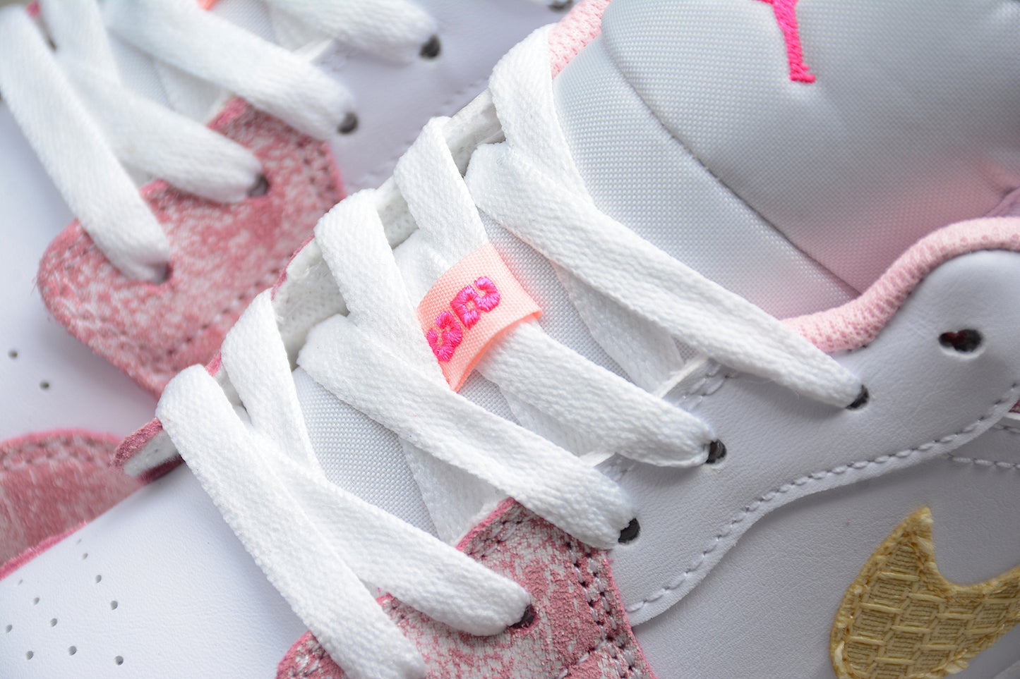 Air Jordan 1 Low GS "Strawberry Ice Cream"