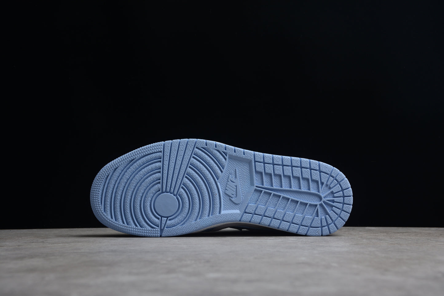 Nike Air Jordan 1 Low W "Football Grey Aluminum"