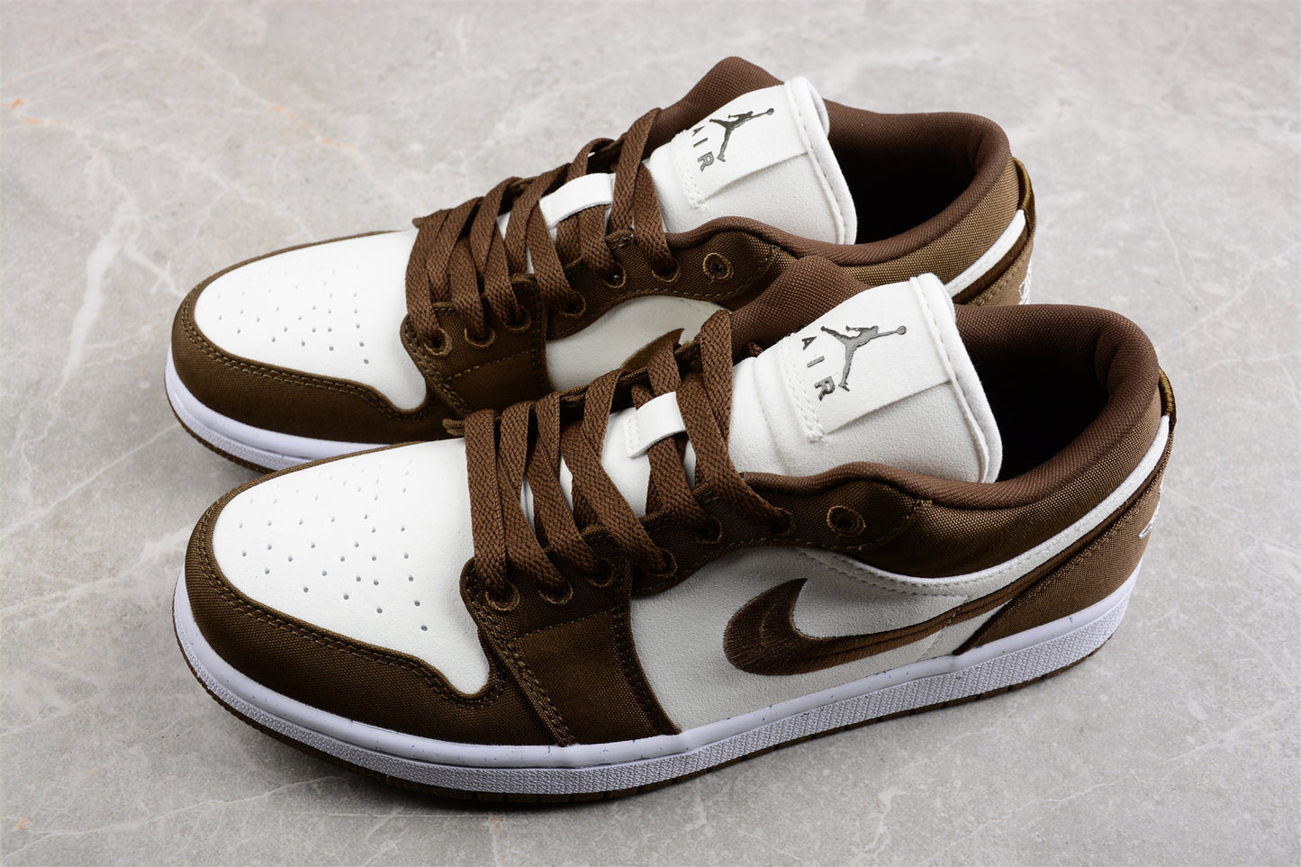 Air Jordan 1 Low SE "Light Olive"