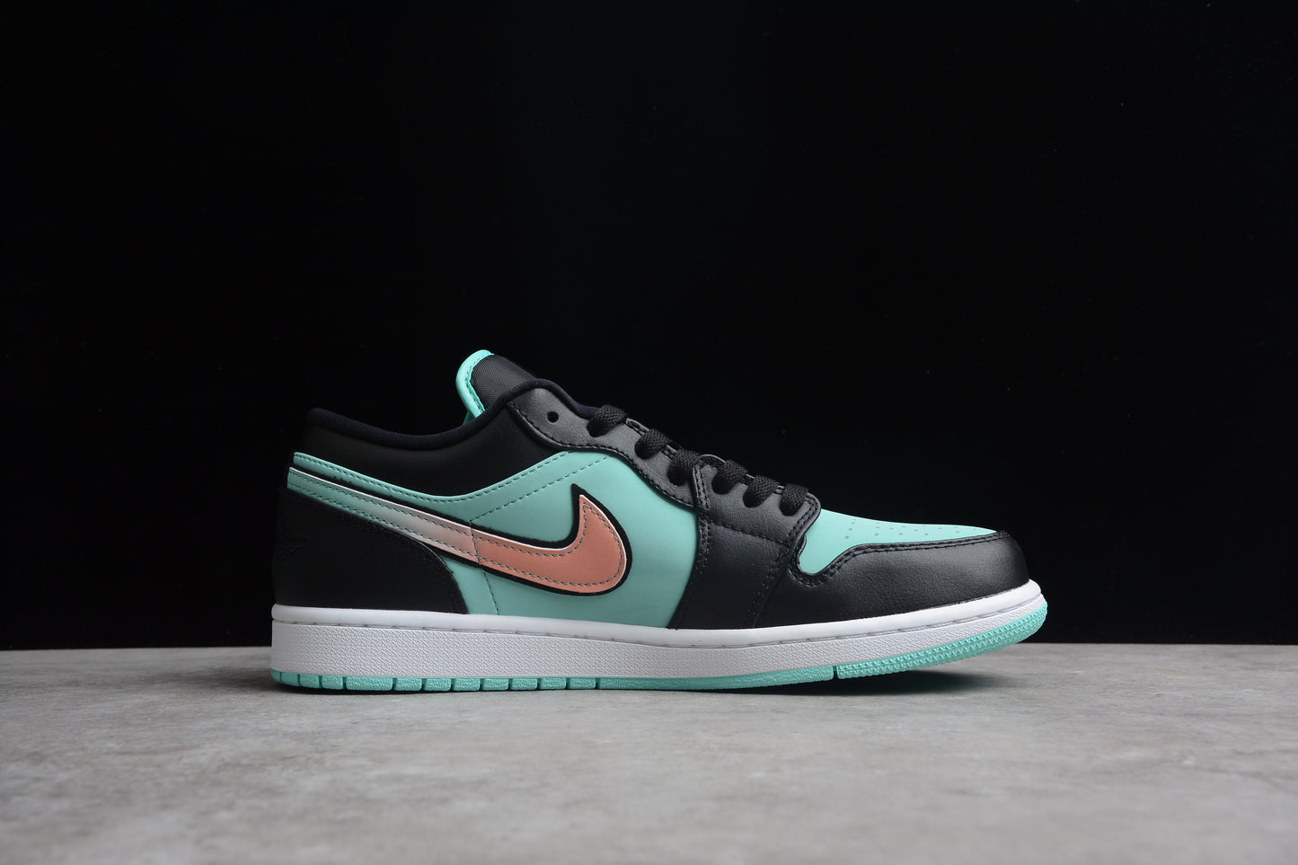 Air Jordan 1 Low SE "Tropical Twist"