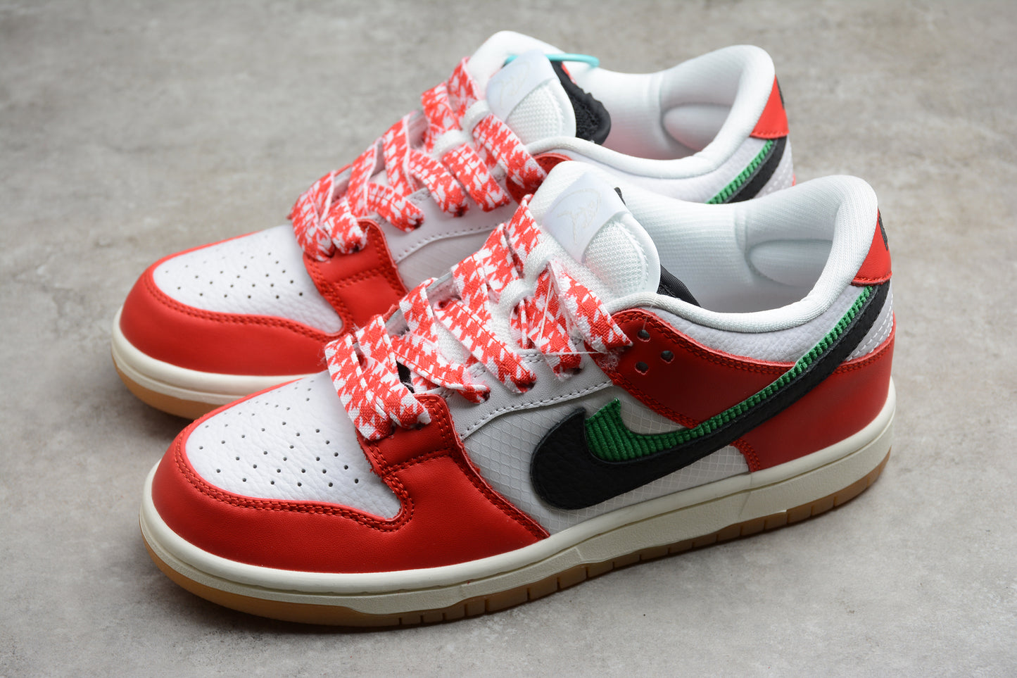Frame Skate x Nike SB Dunk Low “Habibi”