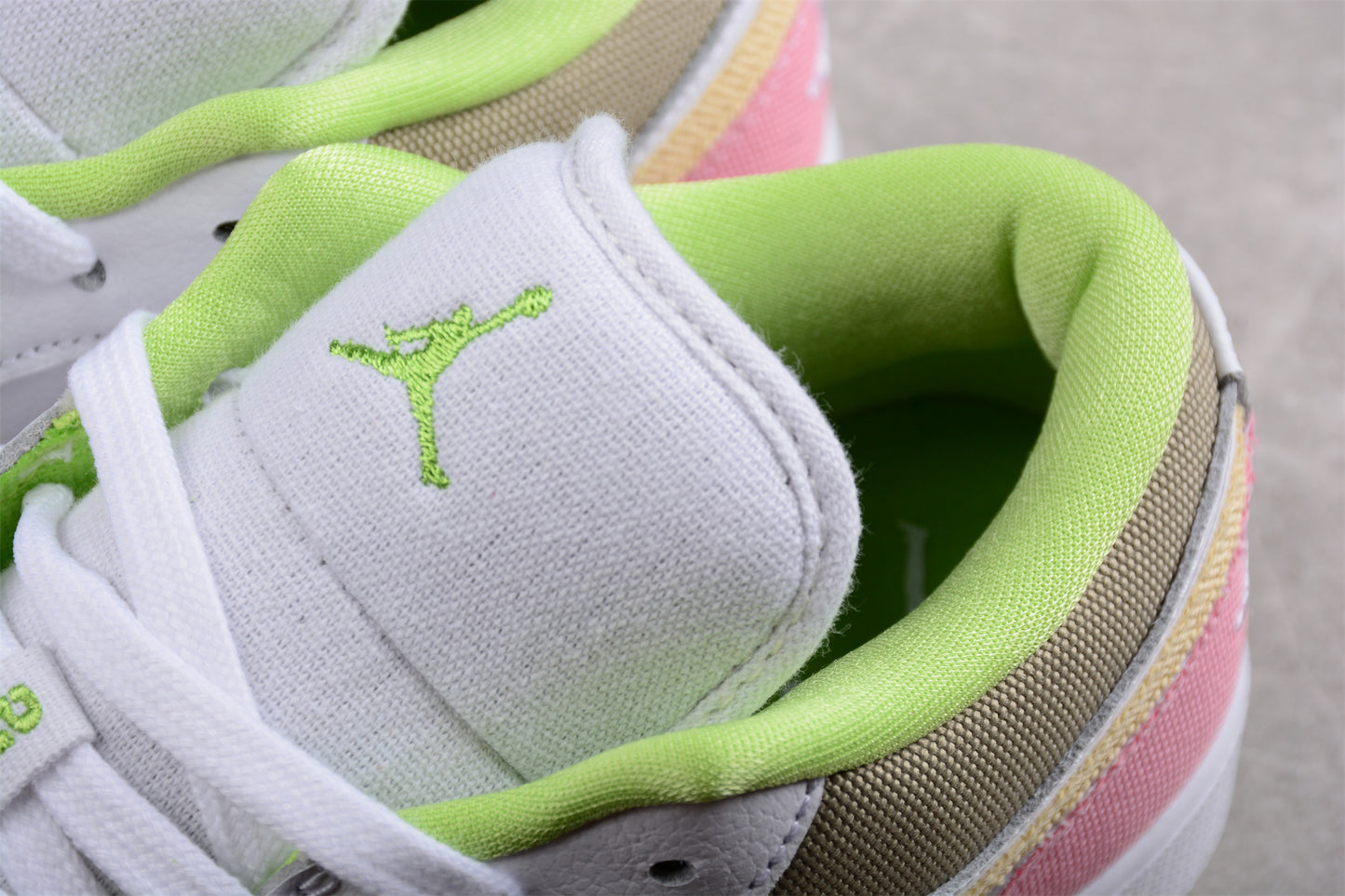 NIKE Air Jordan 1 Low SE GS 'Pastel Grind'