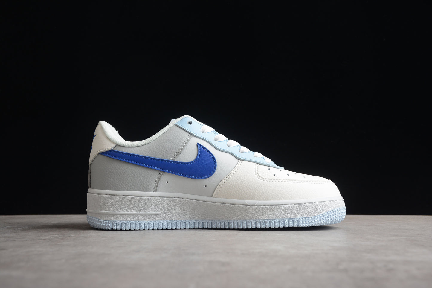 Nike Air Force 1 Low in Light Blue (Outlet Edition)