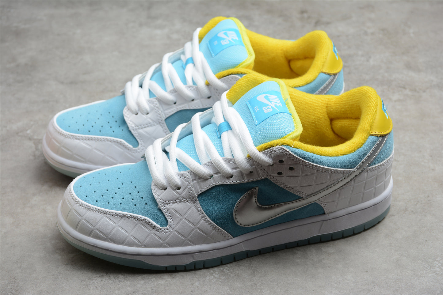 Nike SB Dunk Low FTC "Lagoon Pulse"