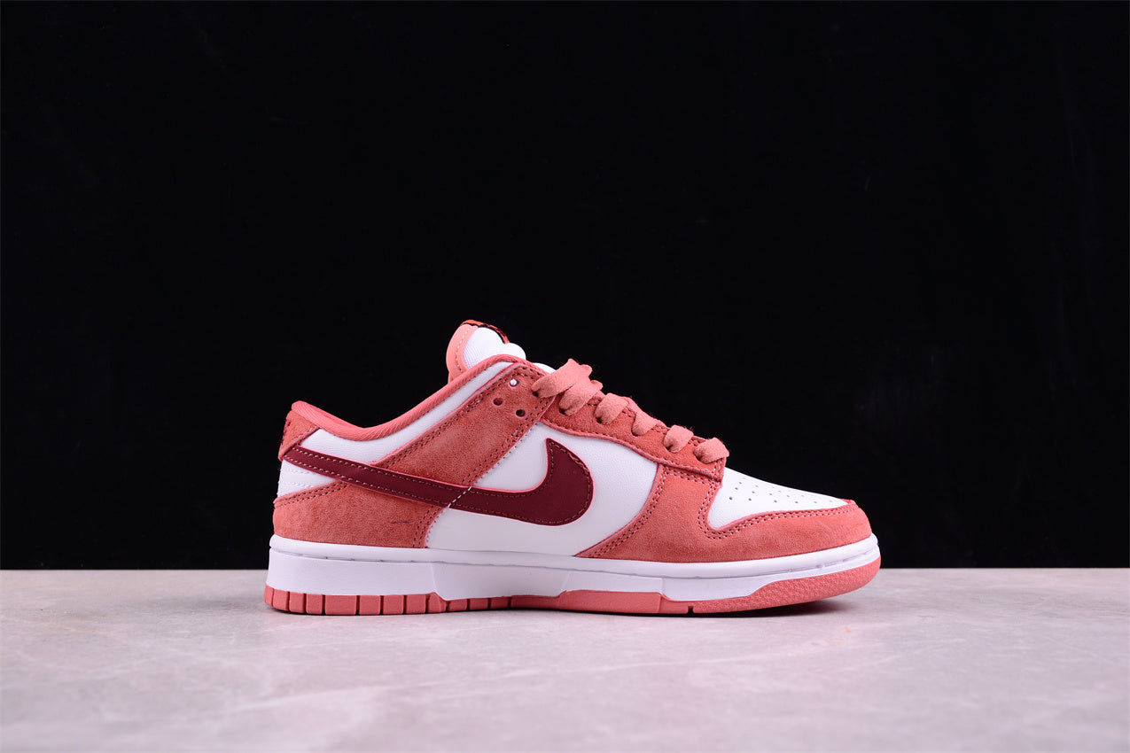 Nike SB Dunk Low Retro "Valentine's Day 2024"
