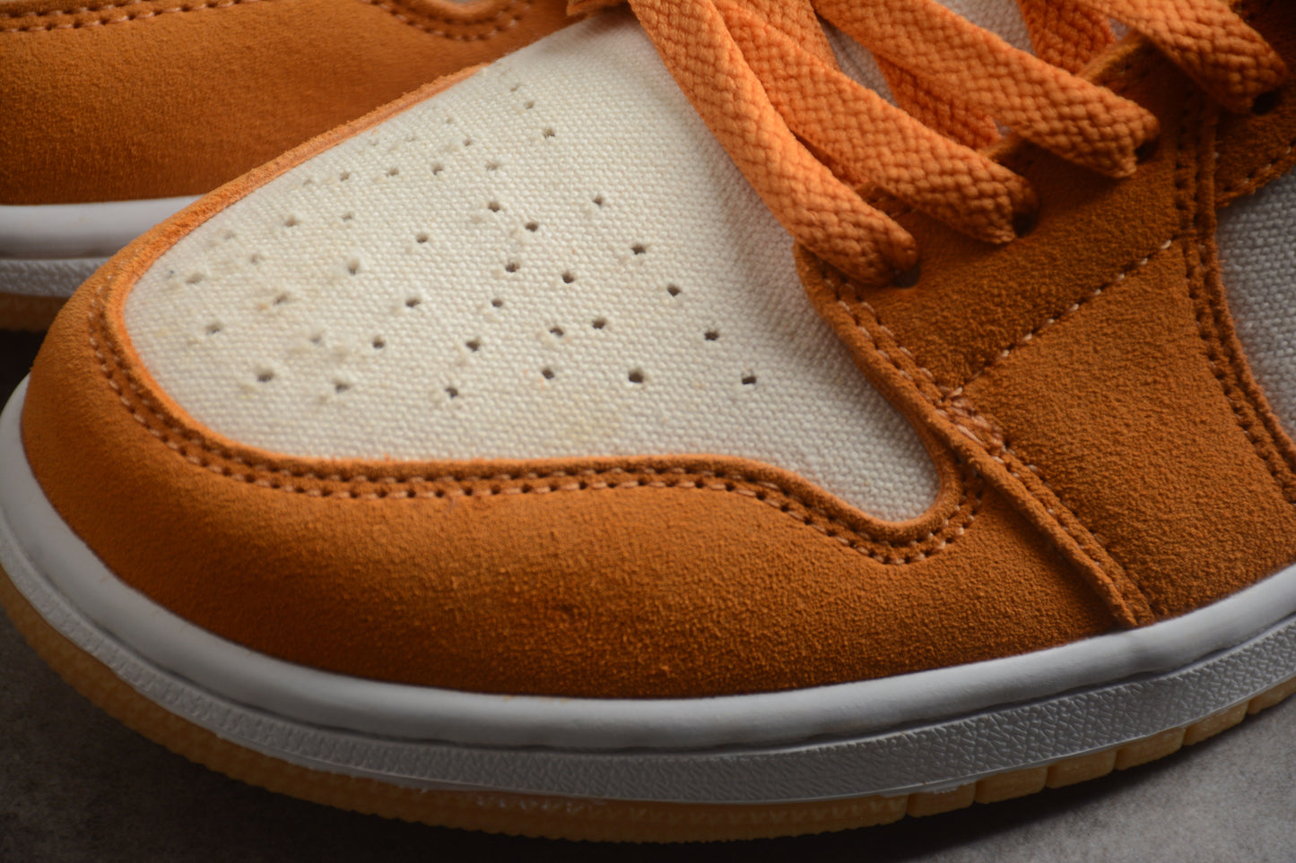 Air Jordan 1 Low SE "Light Curry"