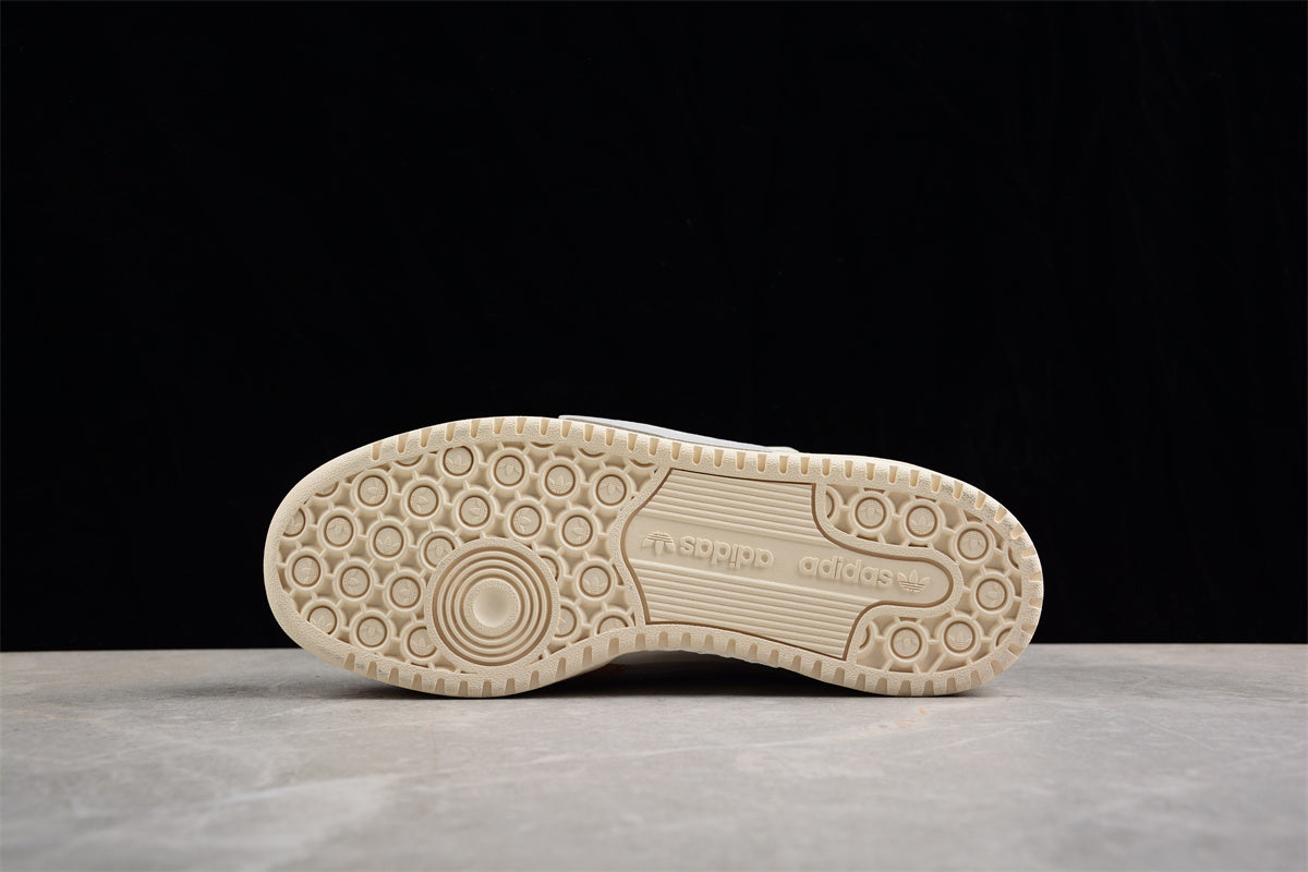 adidas Originals Forum Exhibit Low sneakers in Beige/Grey