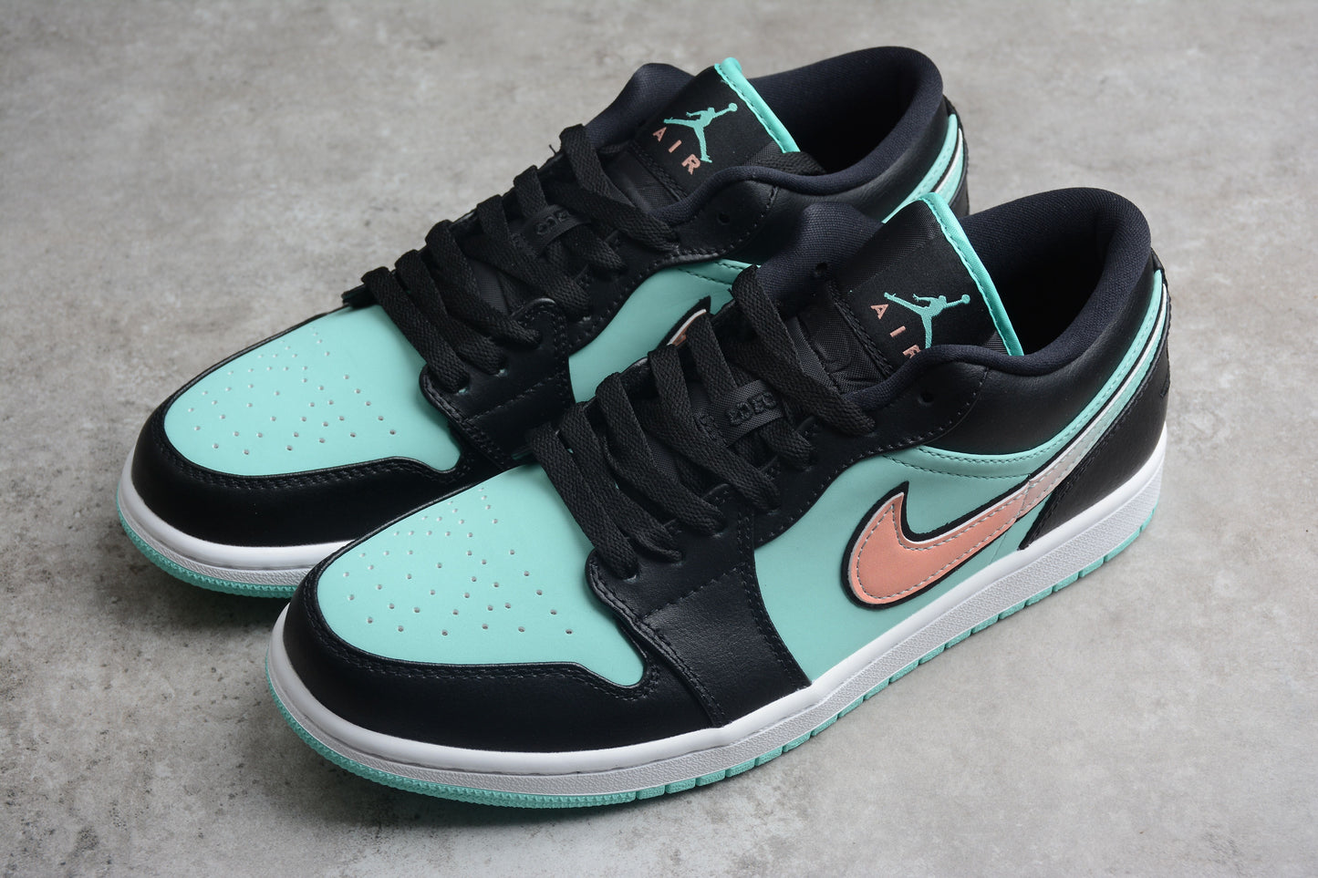 Air Jordan 1 Low SE "Tropical Twist"