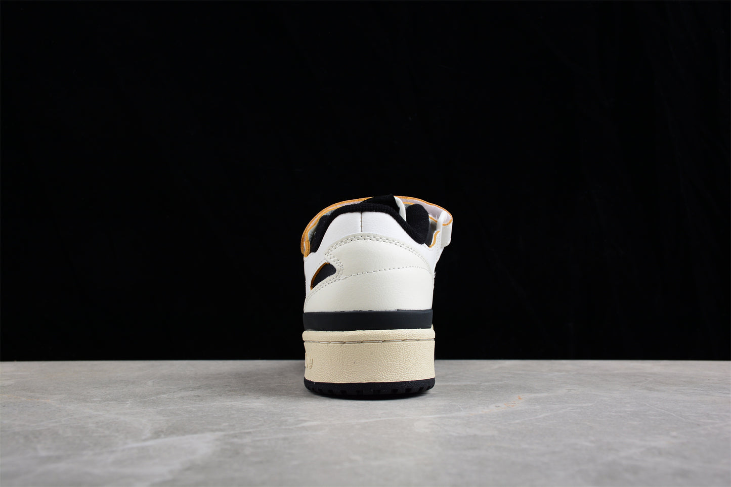 adidas Forum 84 Low in Off White/Core Black