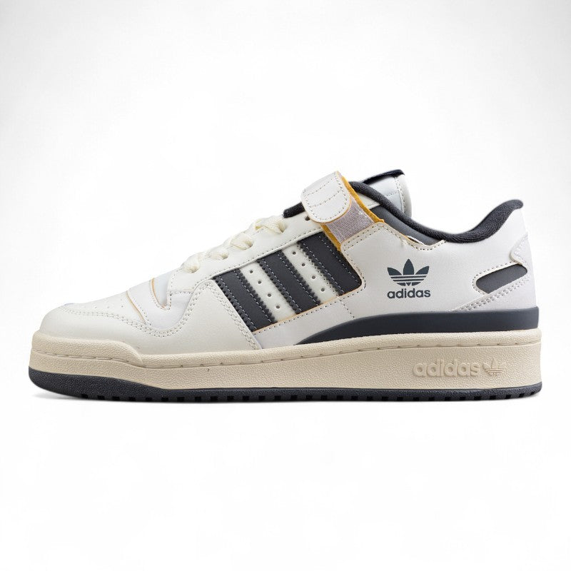 adidas Forum 84 Low in Off White/Shadow Navy