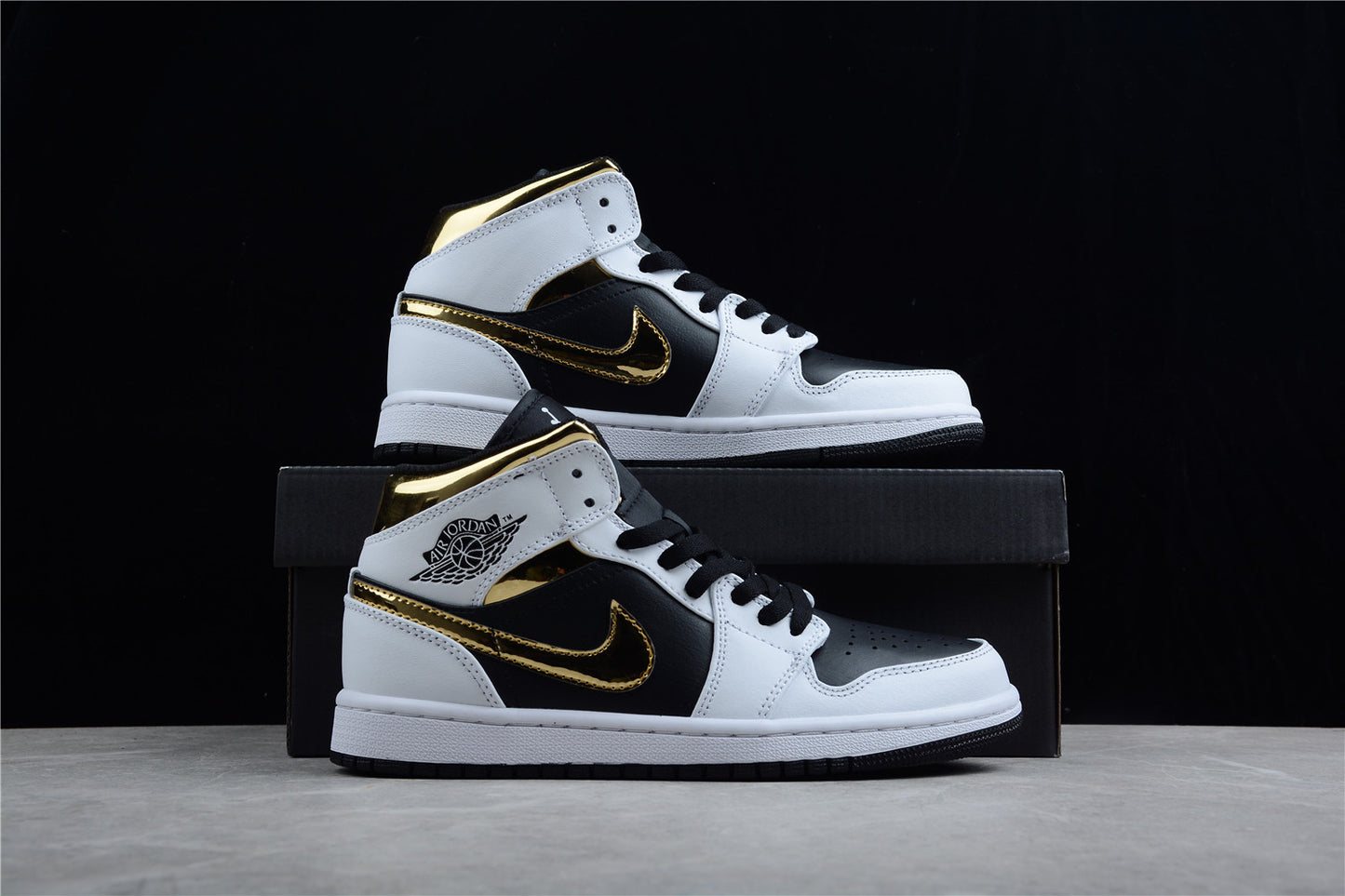 Nike Air Jordan 1 Mid GS White Gold Black