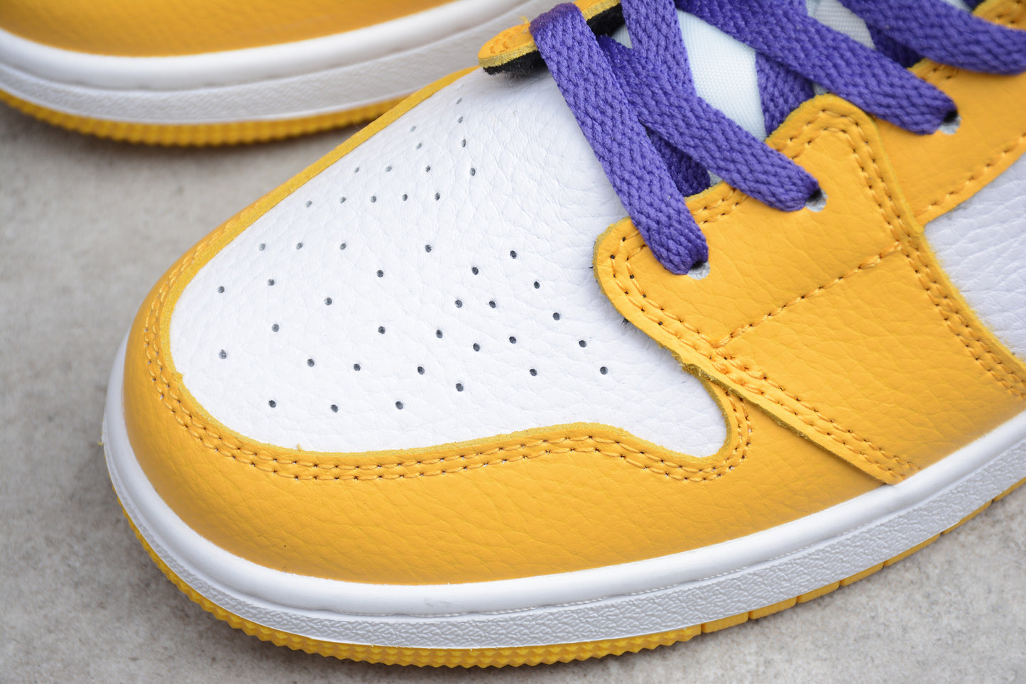 Nike Air Jordan 1 Mid "Lakers" BQ6931-700