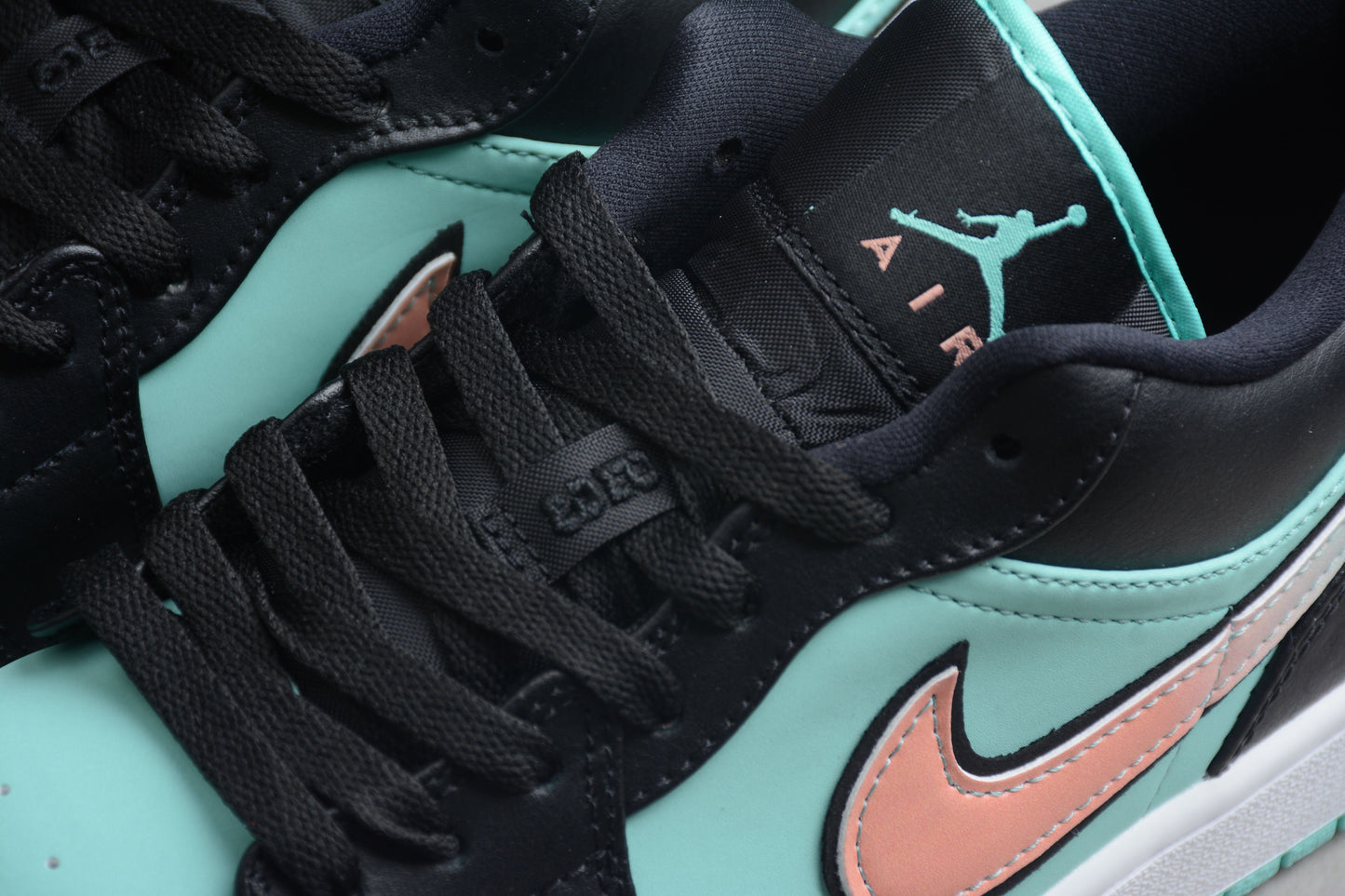 Air Jordan 1 Low SE "Tropical Twist"