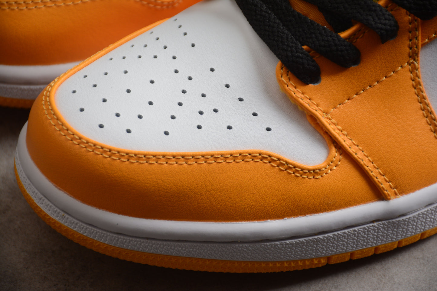 Air Jordan 1 Low "Taxi"