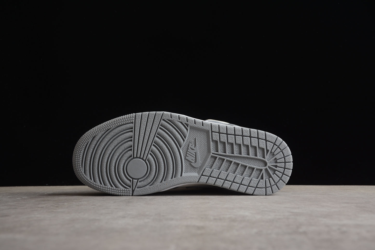 Air Jordan 1 Mid "Stealth Grey"
