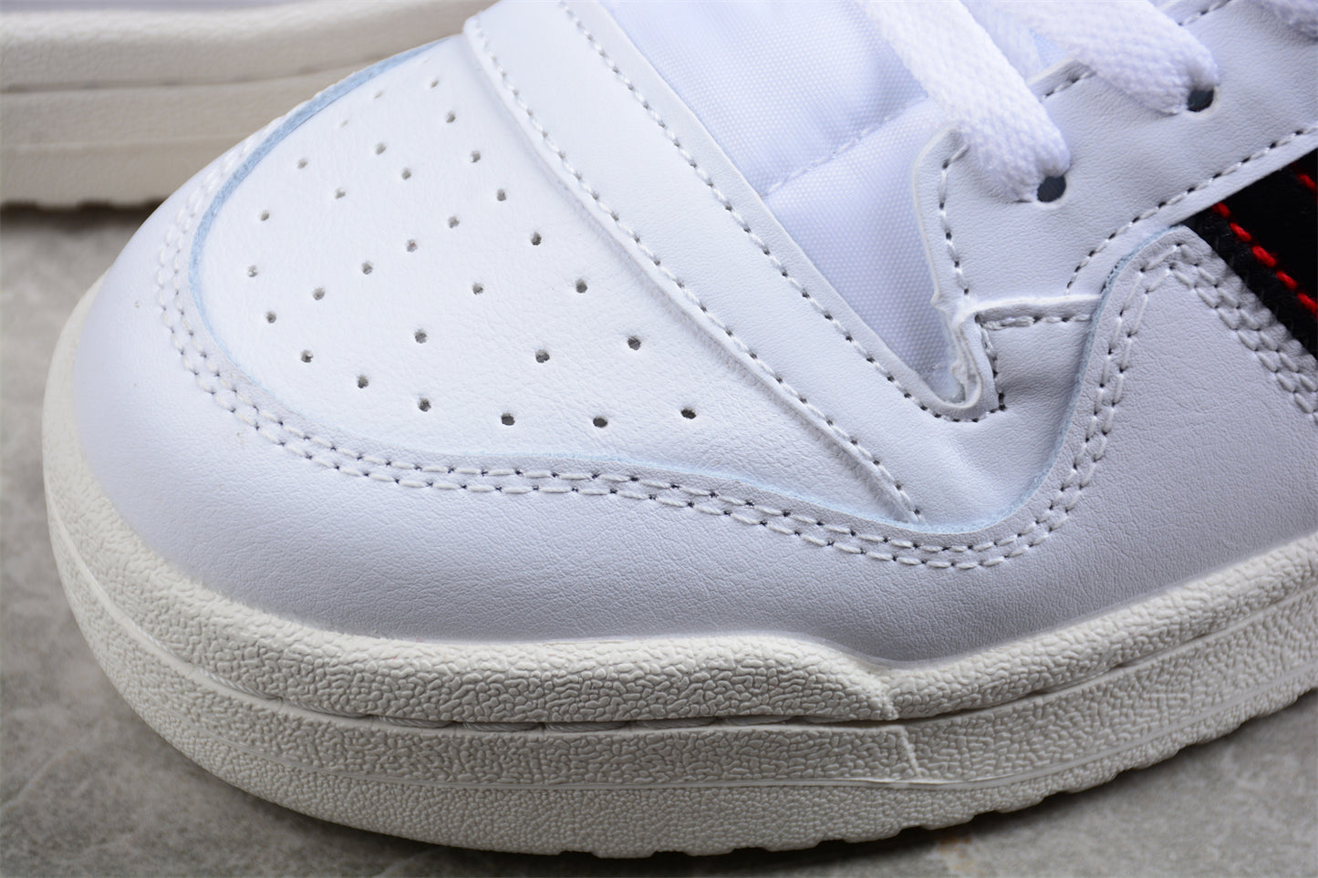 adidas Forum 84 Low Premium in Cloud White / Core Black / Easy Yellow