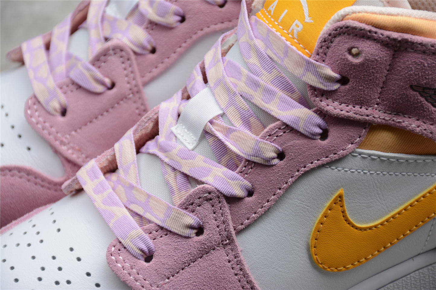 Air Jordan 1 Mid SE GS 'Arctic Pink' (DC9517-600)