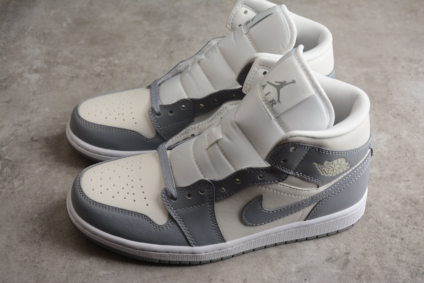 Air Jordan 1 Mid "Stealth Grey"