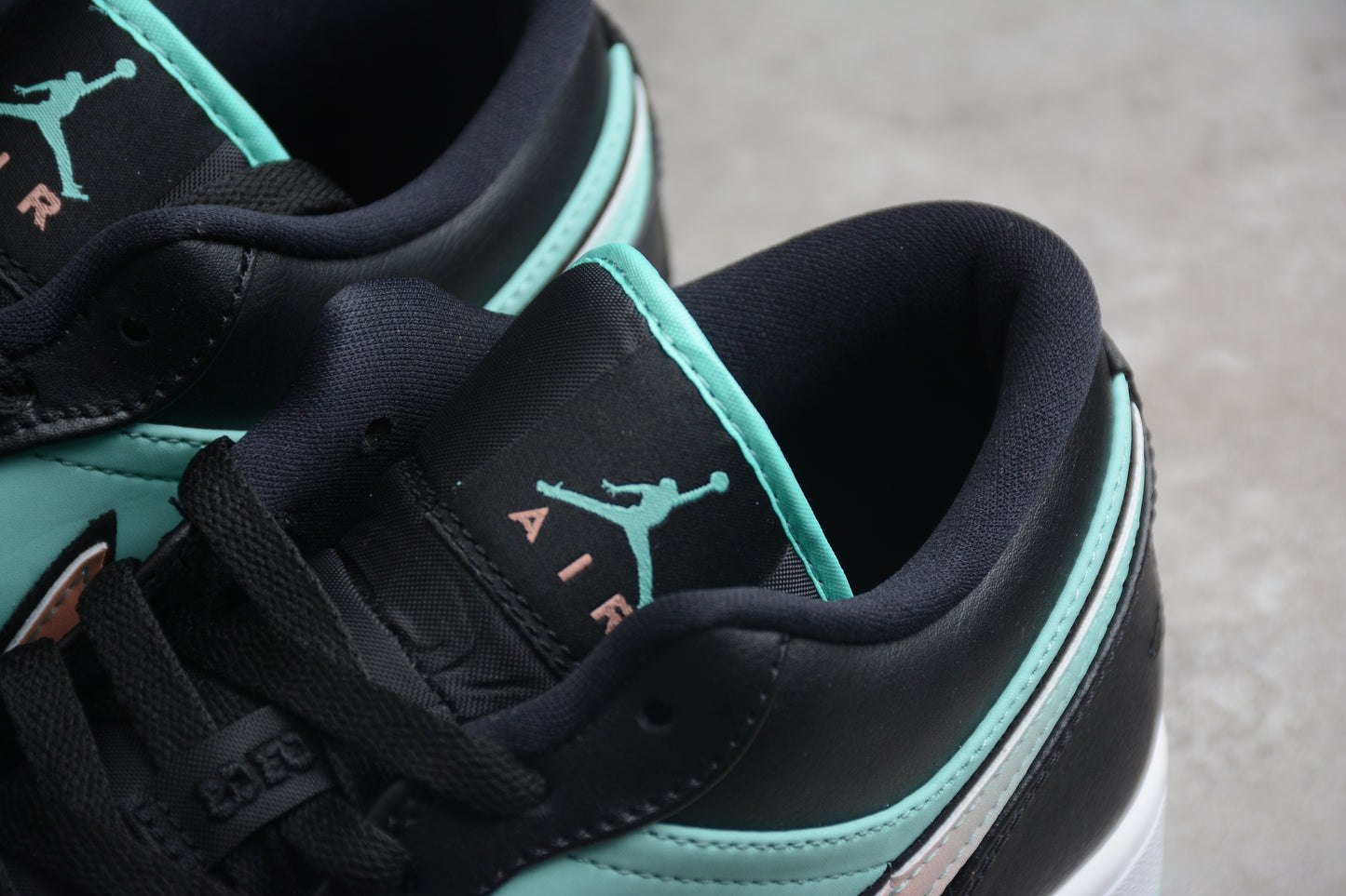 Air Jordan 1 Low SE "Tropical Twist"
