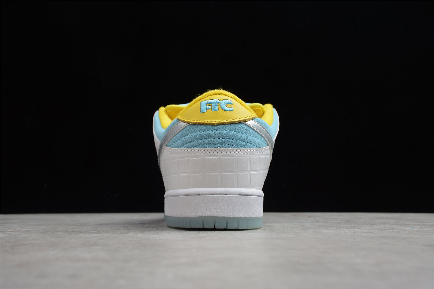 Nike SB Dunk Low FTC "Lagoon Pulse"