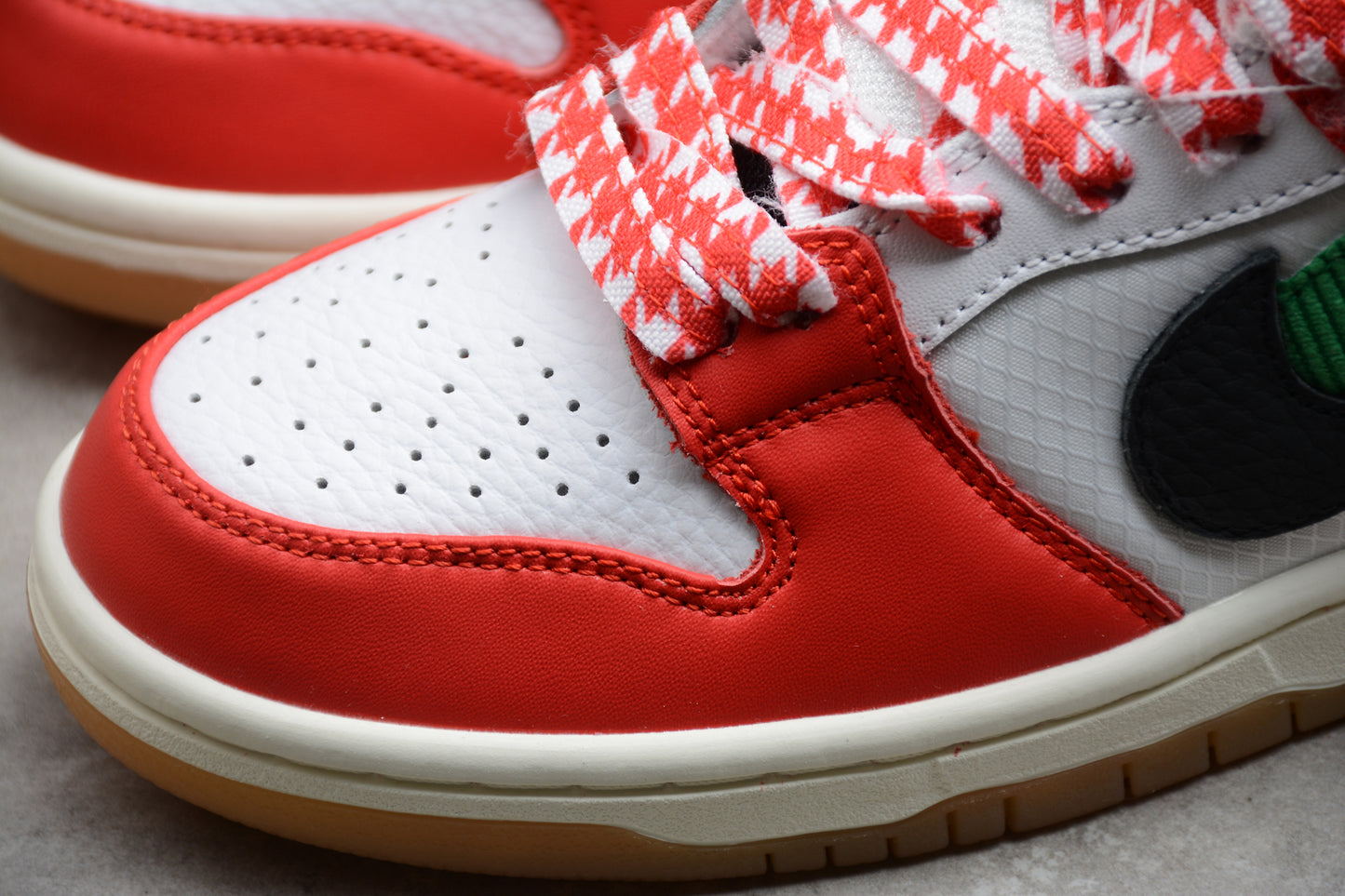 Frame Skate x Nike SB Dunk Low “Habibi”
