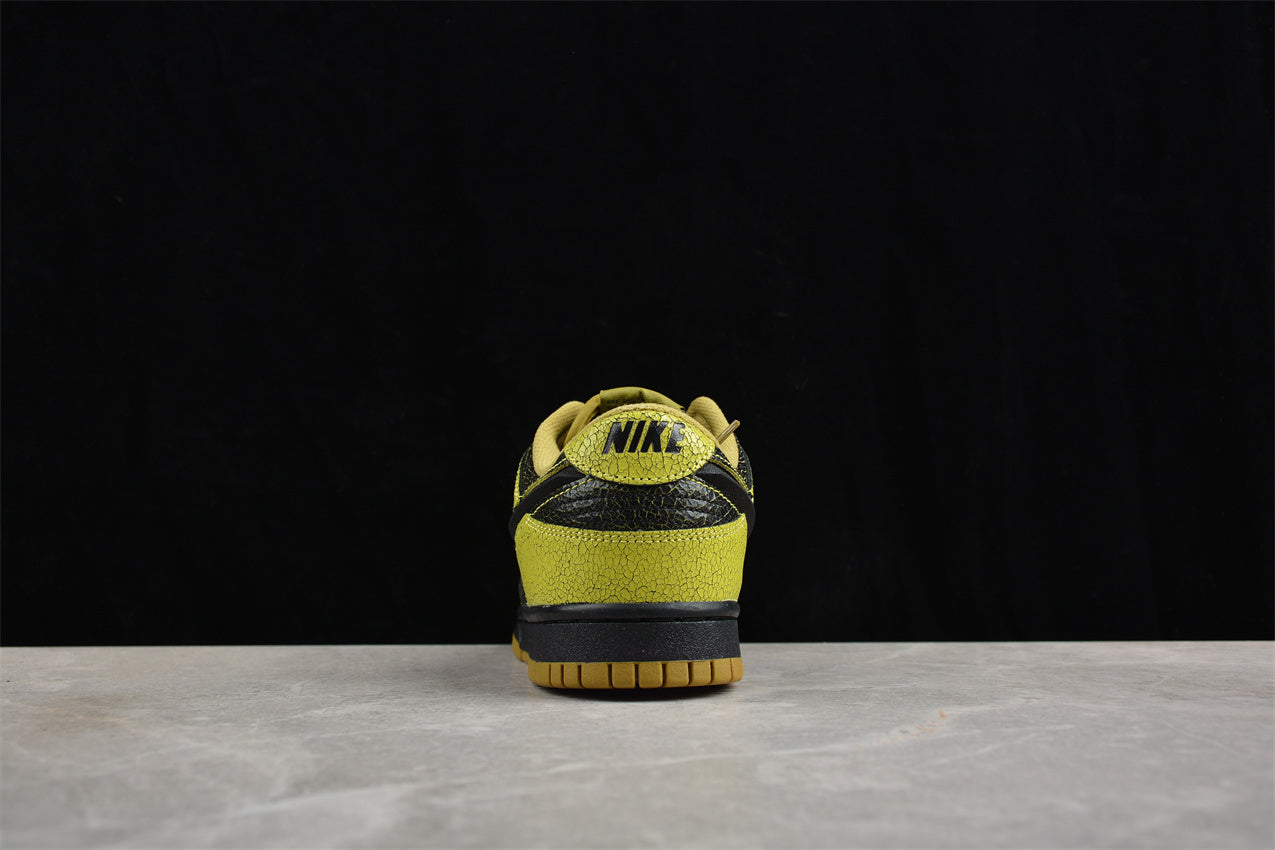 Nike SB Dunk Low "Halloween"