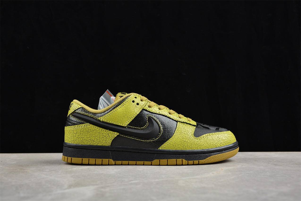 Nike SB Dunk Low "Halloween"