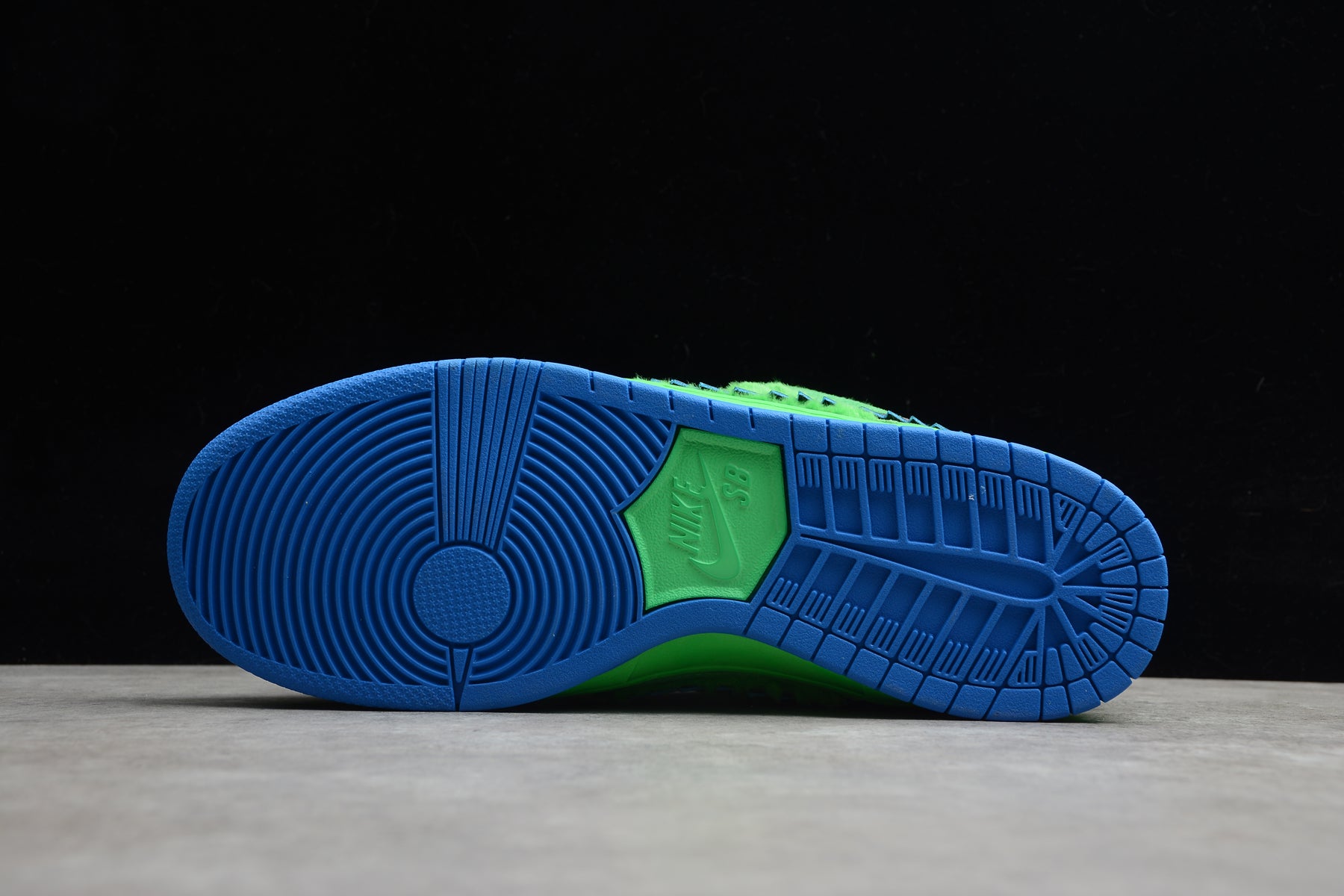  Nike SB Dunk Low Grateful Dead "Green Bear" 