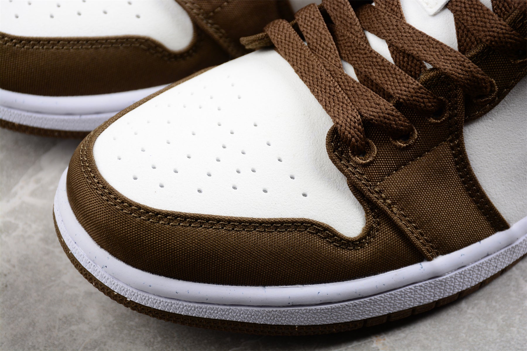 Air Jordan 1 Low SE "Light Olive"