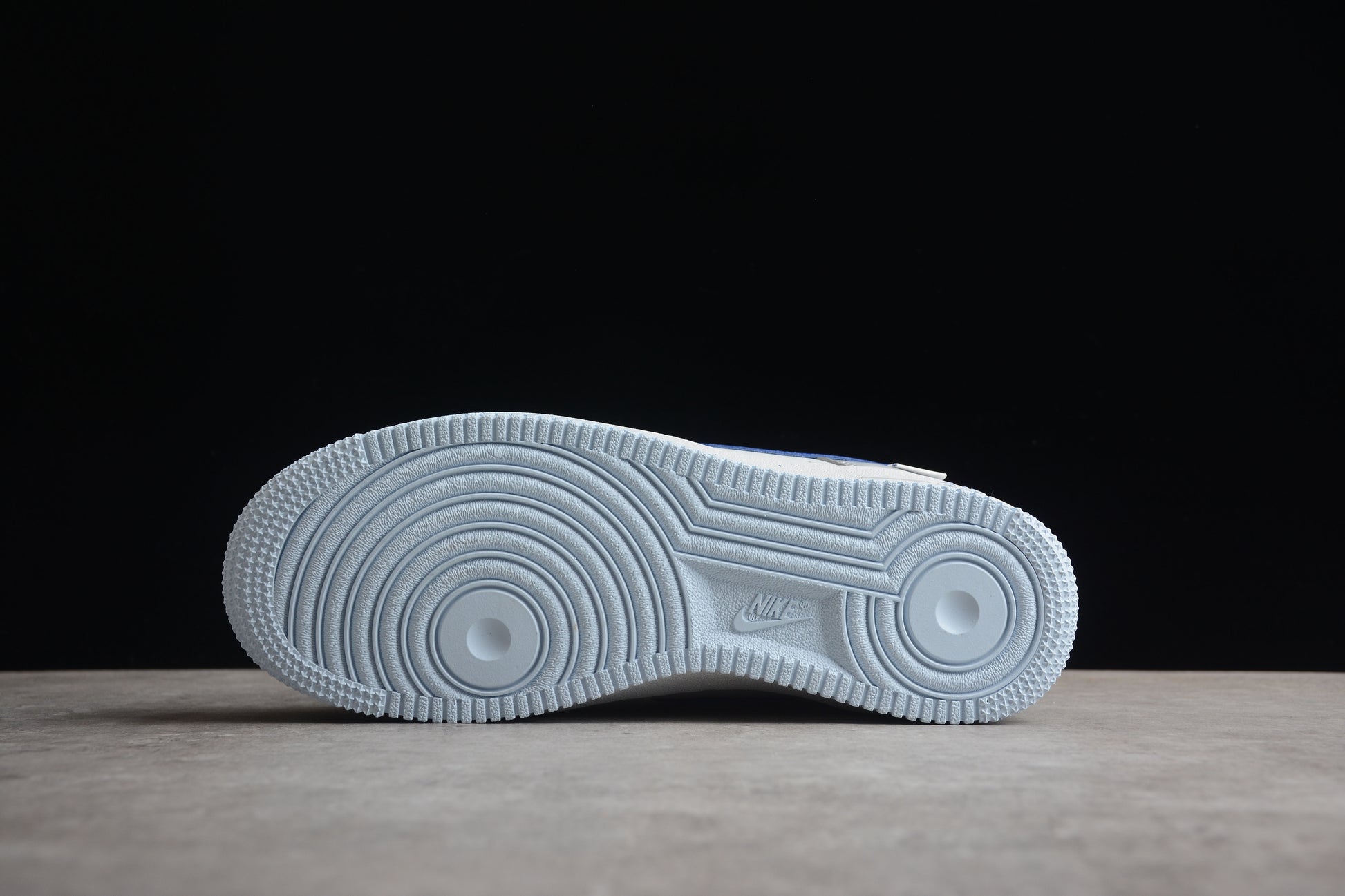 Nike Air Force 1 Low in Light Blue (Outlet Edition)