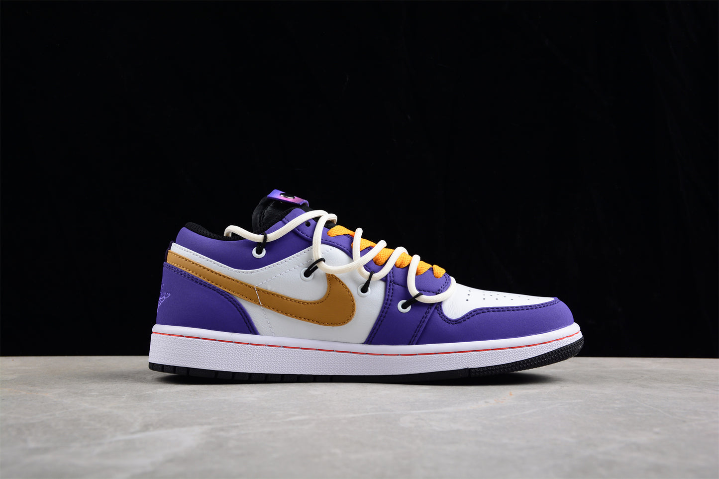 Air Jordan 1 Low 553558-062 – Sleek & Timeless