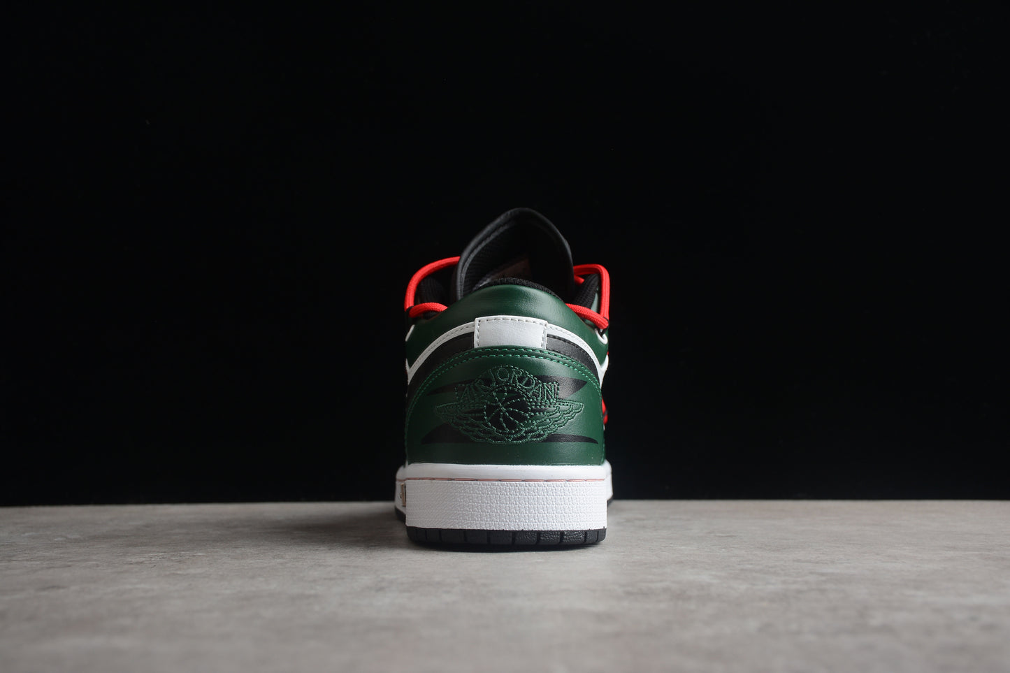 Off-White x Nike Dunk Low "Pine Green"