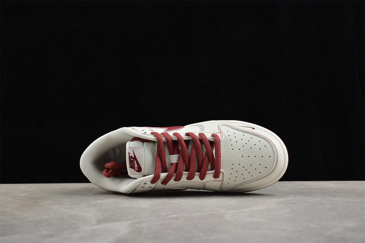 SB Dunk Low Supreme x The North Face White Red