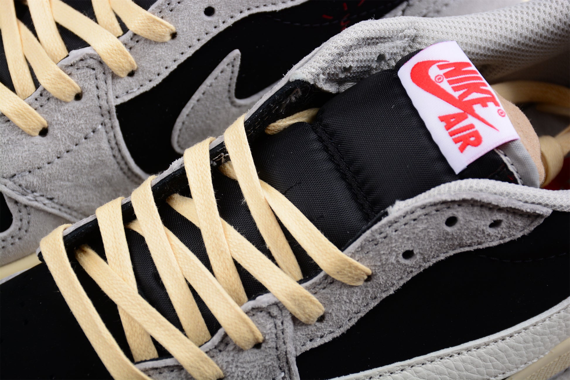 Travis Scott x Air Jordan 1 Low "Reverse Mocha"