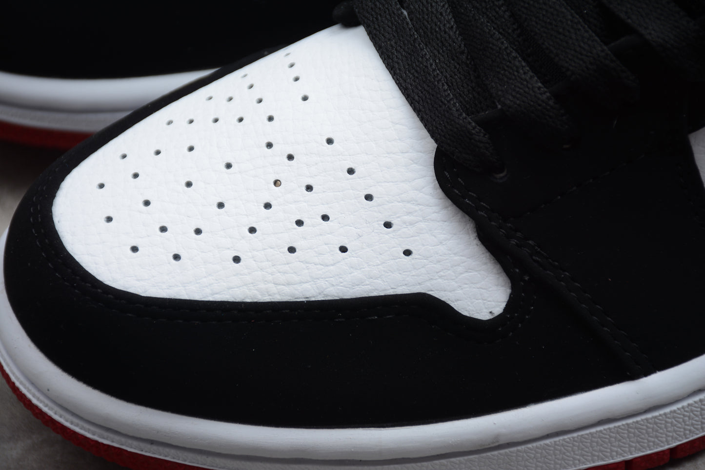 Air Jordan 1 Low "Black Toe"