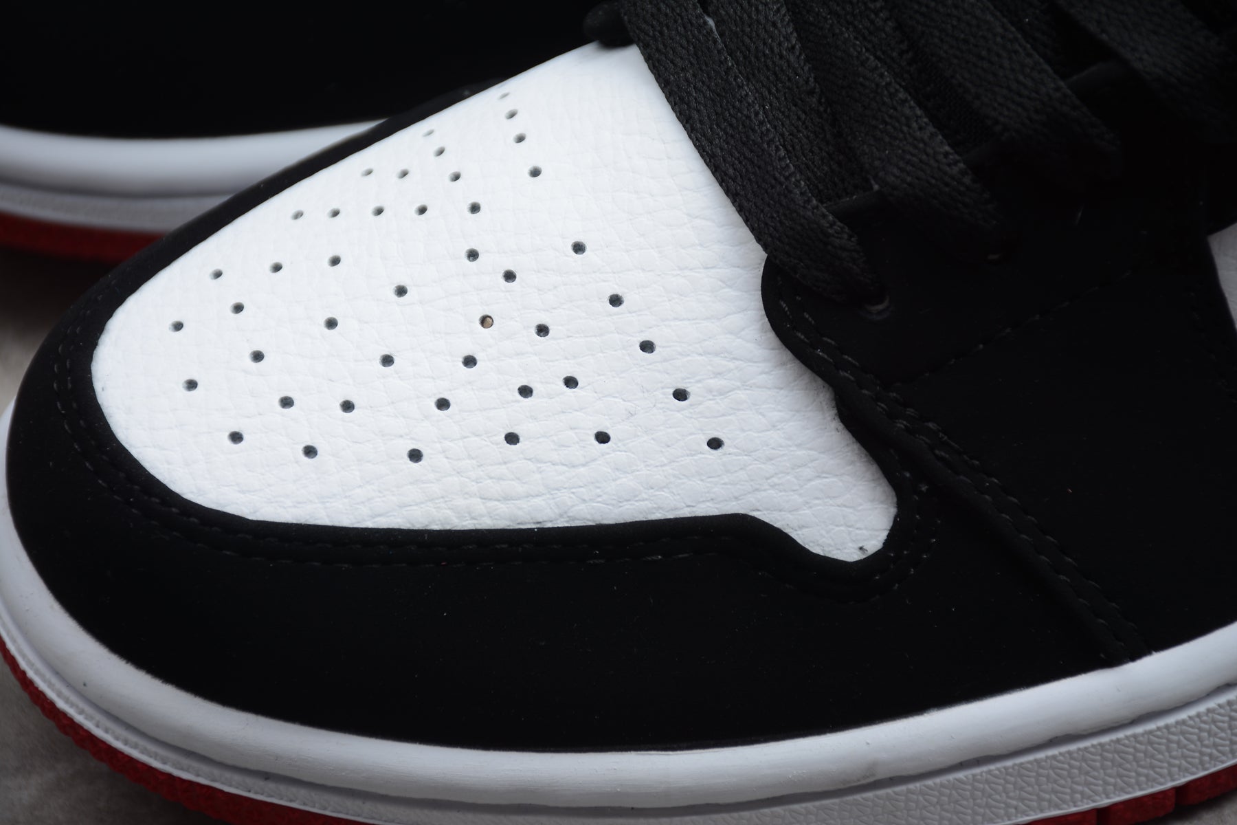 Air Jordan 1 Low "Black Toe"