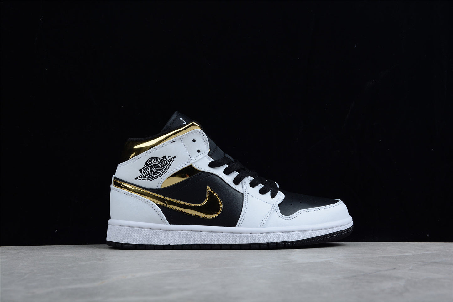 Nike Air Jordan 1 Mid GS White Gold Black