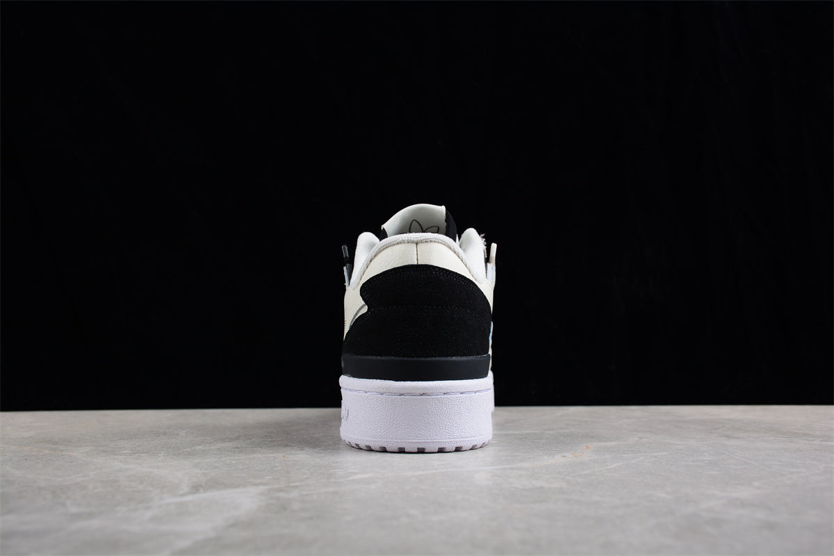adidas Forum Exhibit Low in Cream White/Black