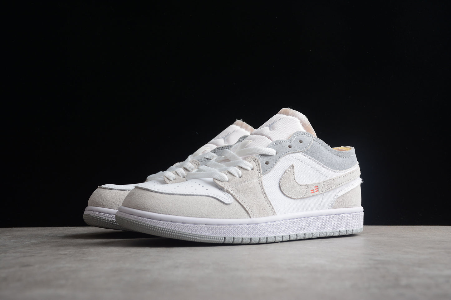 Air Jordan 1 Low ” Inside Out White Phantom ”