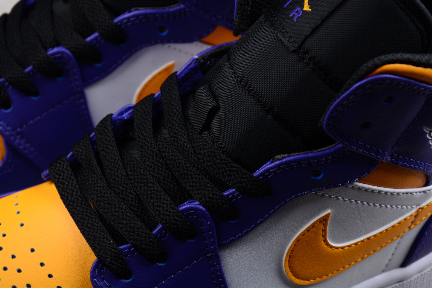 Air Jordan 1 Mid "Lakers"