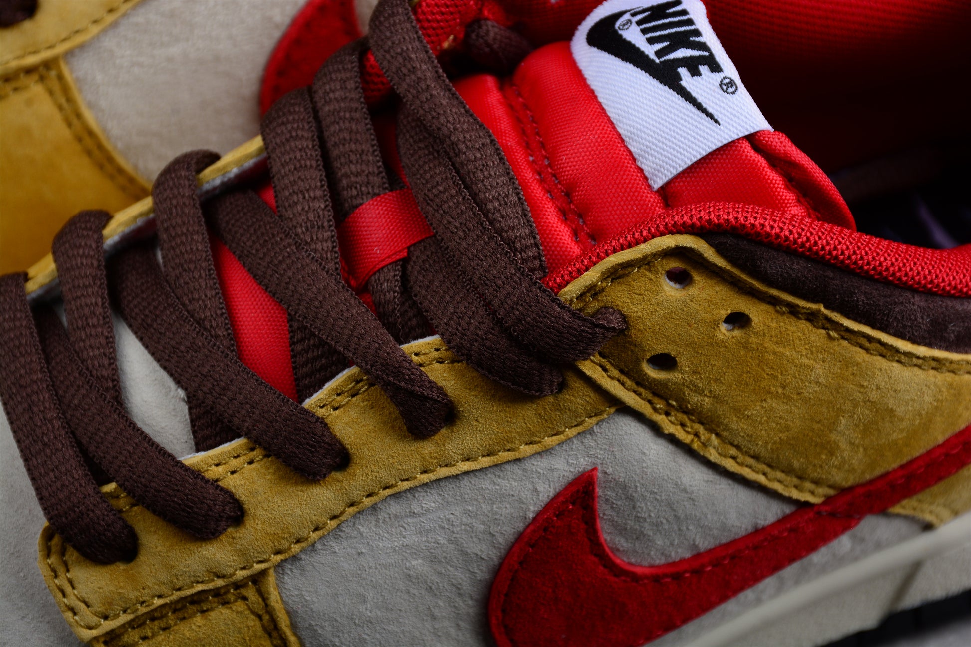Otomo Katsuhiro x Nike SB Dunk Low "Steamboy OST" Yellow