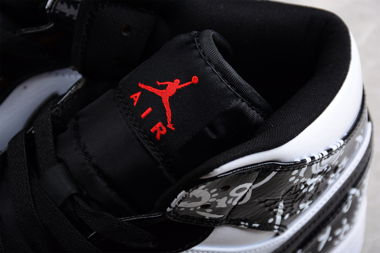 Air Jordan 1 Mid "Monochrome Splatter" Black/White - Best Reps Website 2025