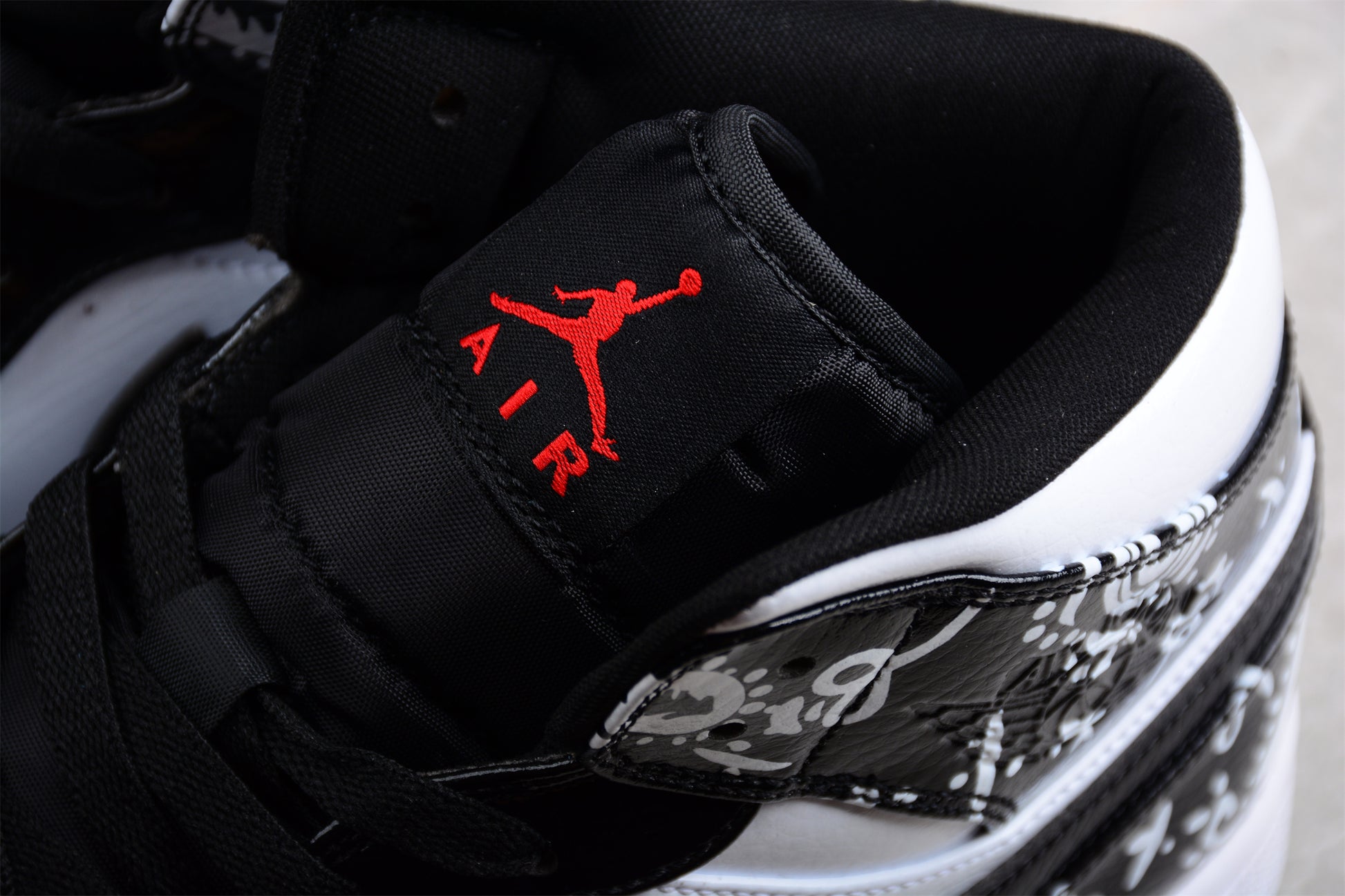 Air Jordan 1 Mid "Monochrome Splatter" Black/White - Best Reps Website 2025